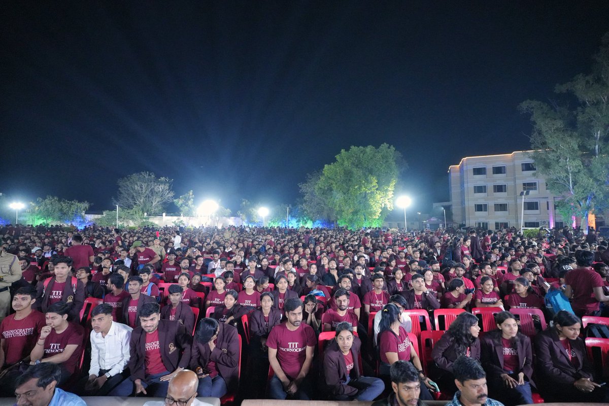 आज भोपाल के Technocrats Group of Institutions के Placement Day 2025 समारोह में सहभागिता कर युवा प्रतिभाओं के साथ विचार साझा किए और प्लेसमेंट प्राप्त करने वाले मेधावी विद्यार्थियों को उज्ज्वल भविष्य के लिए शुभकामनाएँ दीं। मुझे विश्वास है, कि अन्य विद्यार्थी भी सतत लगन और परिश्रम