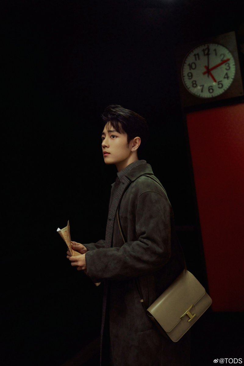 D_TheEveryDay's tweet photo. TOD'S มาลงรูปคุณ GBA เซียวจ้านแล้วค่าาา รอแล้วๆๆๆๆ

XIAO ZHAN MILAN FASHION WEEK

#XiaoZhanMilanFW25 #MFW #TODSFW25 #XiaoZhanxTods 
#TODS @Tods https://t.co/DoKxJt6Z46