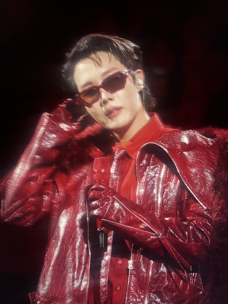 خیلی قشنگه 😭😭😭
خیلیییییی زیاد 
چجوری از کنسرتش زنده بیرون اومدن آرمیا؟

#JHOPE_TOUR #HOPE_ON_THE_STAGE_TOUR_SEOUL
#HOPE_ON_THE_STAGE_TOUR