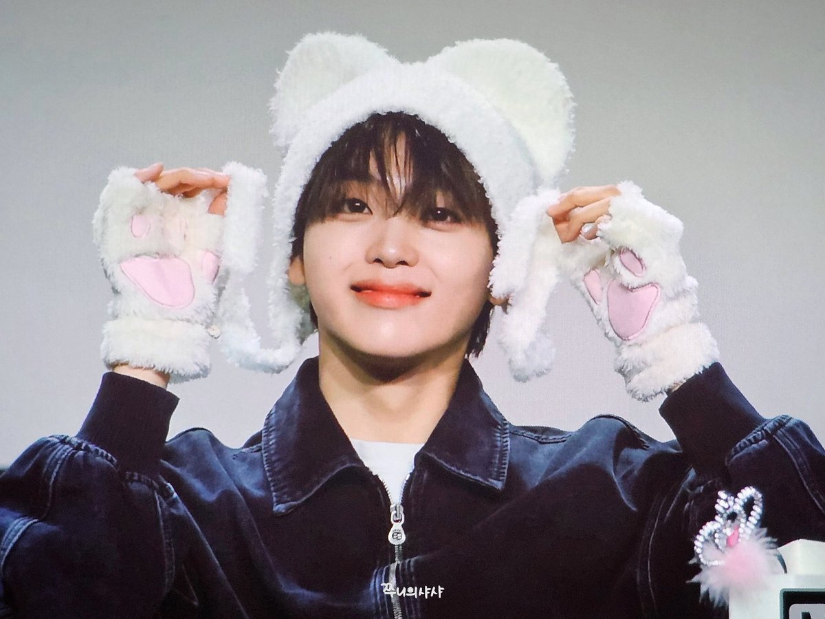 250228 애플 플뷰

쏭냥이가 귀엽디요😆

#CRAVITY #크래비티
#HYEONGJUN #형준