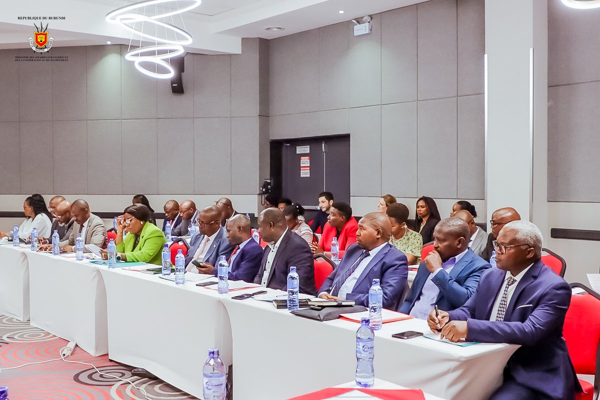 MAEBurundi's tweet photo. La stratégie nationale de la coopération au développement (#SNCD) se fonde sur un idéal de coopération mutuellement profitable tel qu’il apparaît notamment dans les différents traités et accords internationaux. A cet égard, le Gouvernement du Burundi est conscient que pour atteindre cet objectif, il est impératif de : i) Développer le leadership national de la coopération au développement ; ii) Améliorer la coordination des interventions des acteurs de la coopération ; iii) Optimiser la mobilisation et la gestion des ressources.
