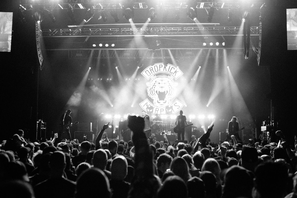 HowWeAreupdates's tweet image. Photographed @dropkickmurphys with @themenzingers and @teenbottlerock at @TheParamountNY in Huntington, NY on 2/26/25. See more photos here: tinyurl.com/yeyjzfyc 📷:@TheAndyJimenez