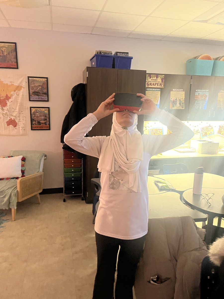 techiepusher's tweet image. All 6th students at Pine Grove Middle School got to take a virtual field trip to Egypt.  We learned about pharaohs, hieroglyphics, the Nile River, the Sphinx, the Great Pyramids of Giza , the Valley of the Kings and more!! One of our favorite trips!! #VR @RobotLABInc @AWilsonESM