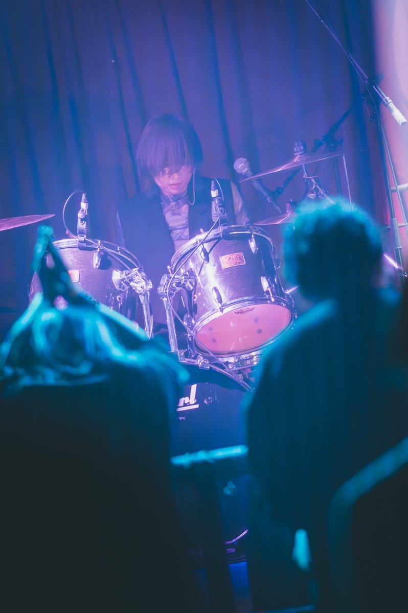 ライブ写真あがってて完全に推しを拝むうきさんの図に笑ったwww