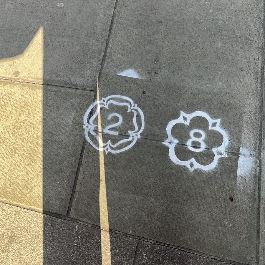 louistflorals's tweet photo. 28 took over london and I love it https://t.co/7pCmneyJ6O