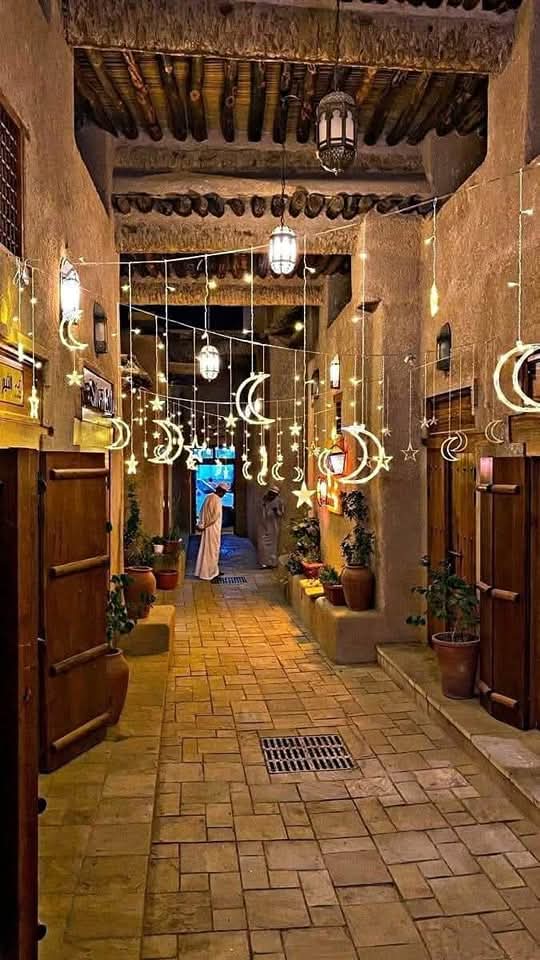 طَيب الله رمضانكم وأعاده علينا 
وعليكم بالخير واليمن والبركات.
وكل عام وانتم بخير 🌙🌹