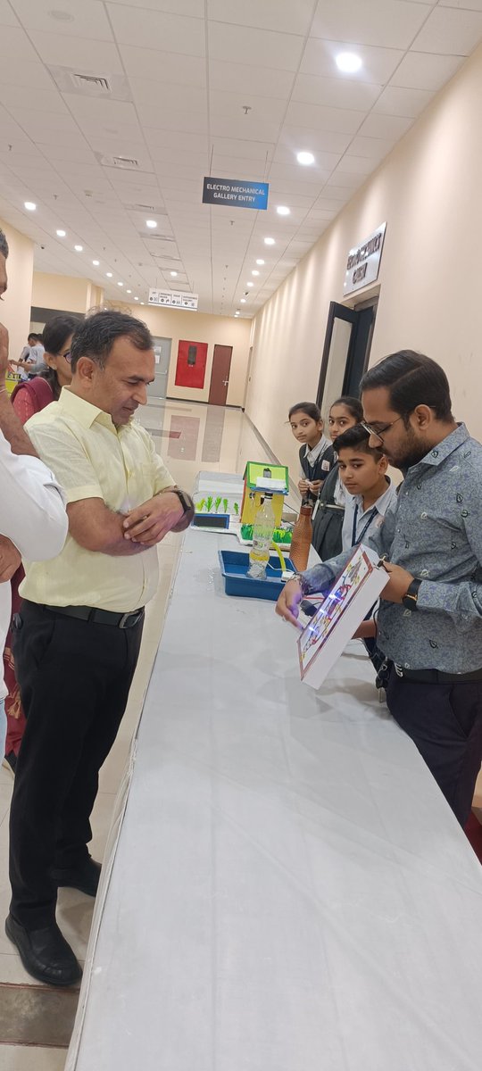 ManishaK9944's tweet photo. Igniting curiosity & creativity! #NationalScienceDay celebrations at @RSCBhavnagar, where young scientists showcase their passion for #STEM
#scienceandinnovation #youthempowerment #viksitbharat #scienceandtechnology #sciencecarnival https://t.co/Sk3E7BTuP8