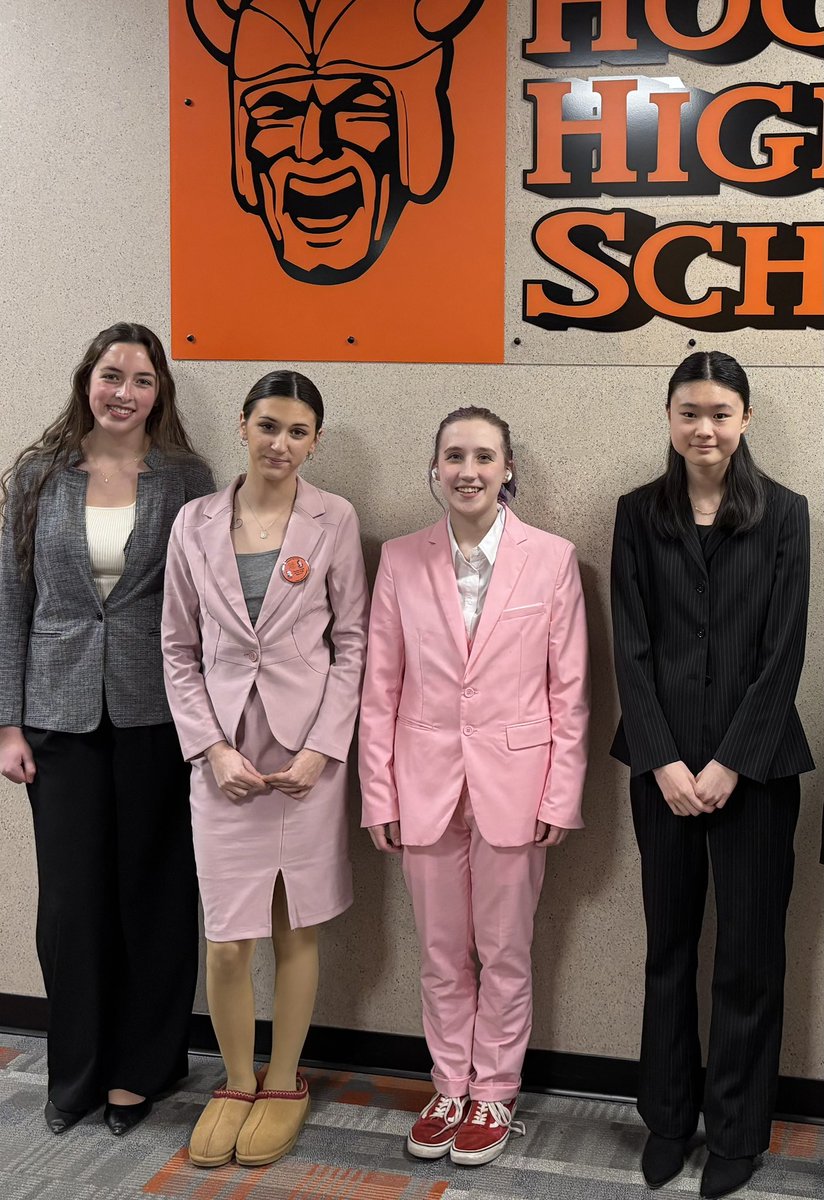 BereaMidpark4n6's tweet image. Great job, gals! Good luck to all our amazing Titans at States this weekend! #BeATitan #BeTitansTogether #CLEspeaks #OHspeaks