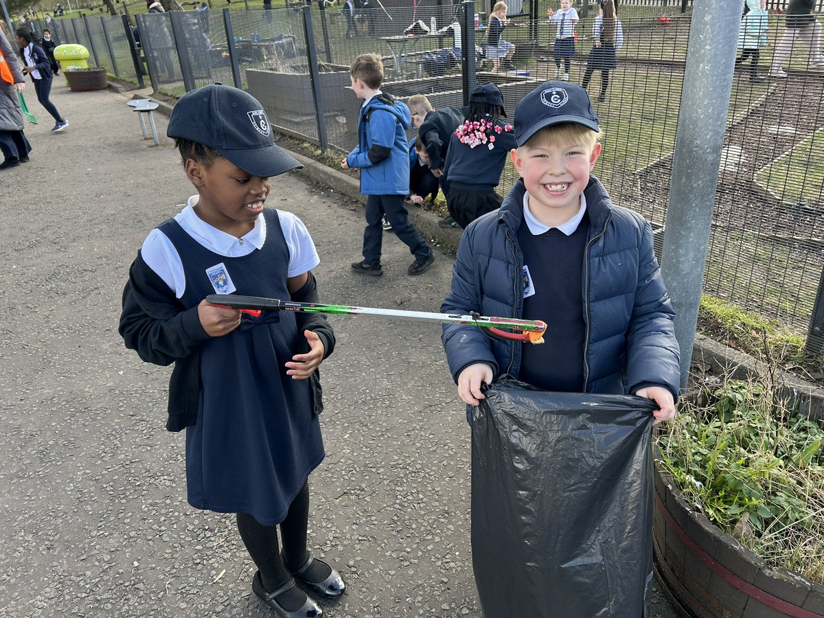 St Clare’s P4-P3 Litter Legends in action! Keeping our school environment clean and tidy 💪🚮🗑️🌿 #youngleaders