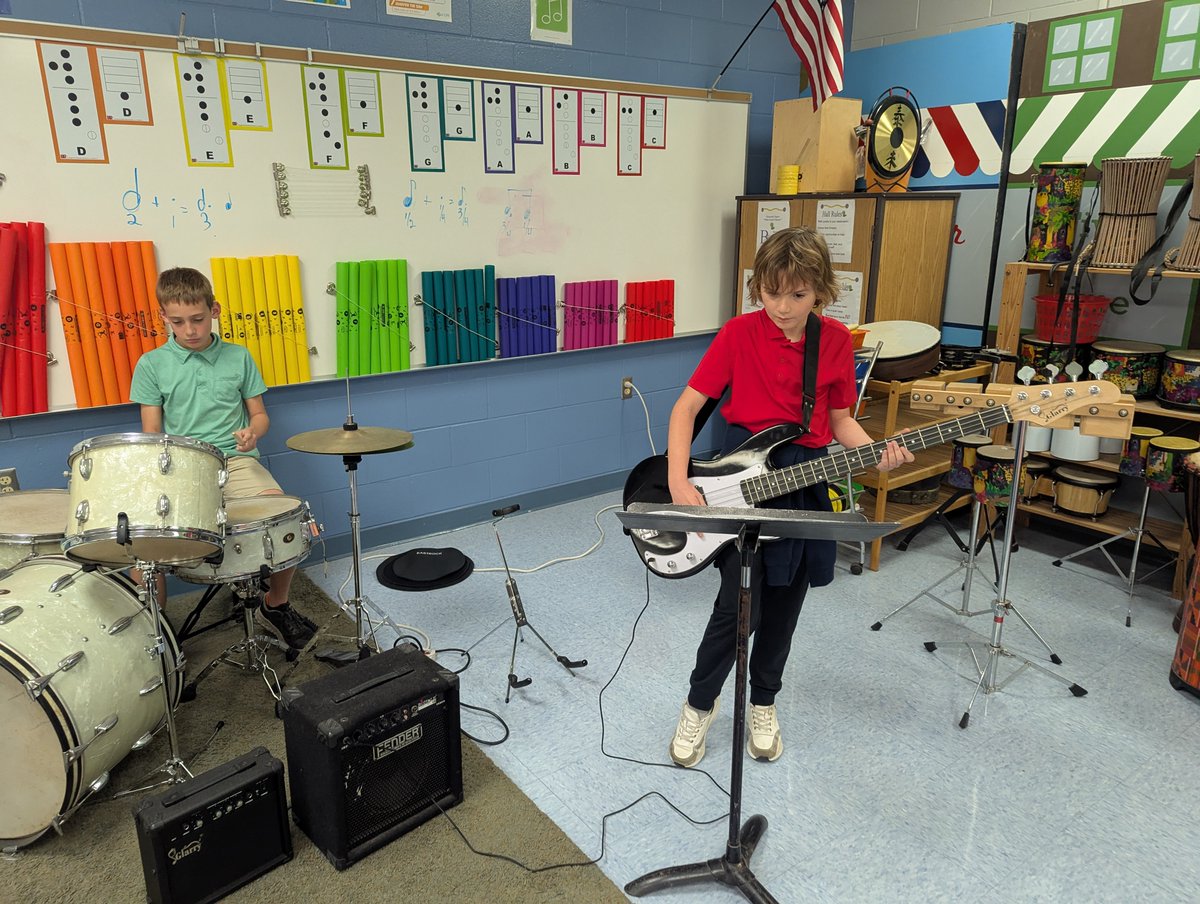 VES 5th graders playing the bass part to Buddy Holly's "Peggy Sue!" #CFLClassrooomGrants #EducationIsEverything <a href="/VineyardsVipers/">Vineyards Elementary</a> <a href="/tbhef/">Buddy Holly Official</a>