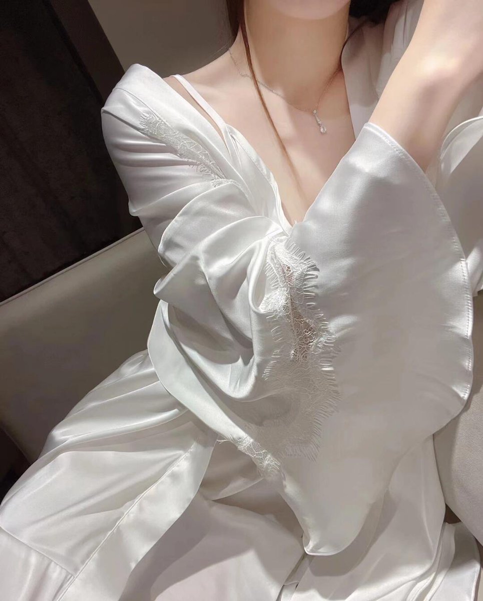 Ella44558's tweet photo. This stunning white dress of mine is the perfect blend of sophistication and style! https://t.co/EsMG4c2bFm