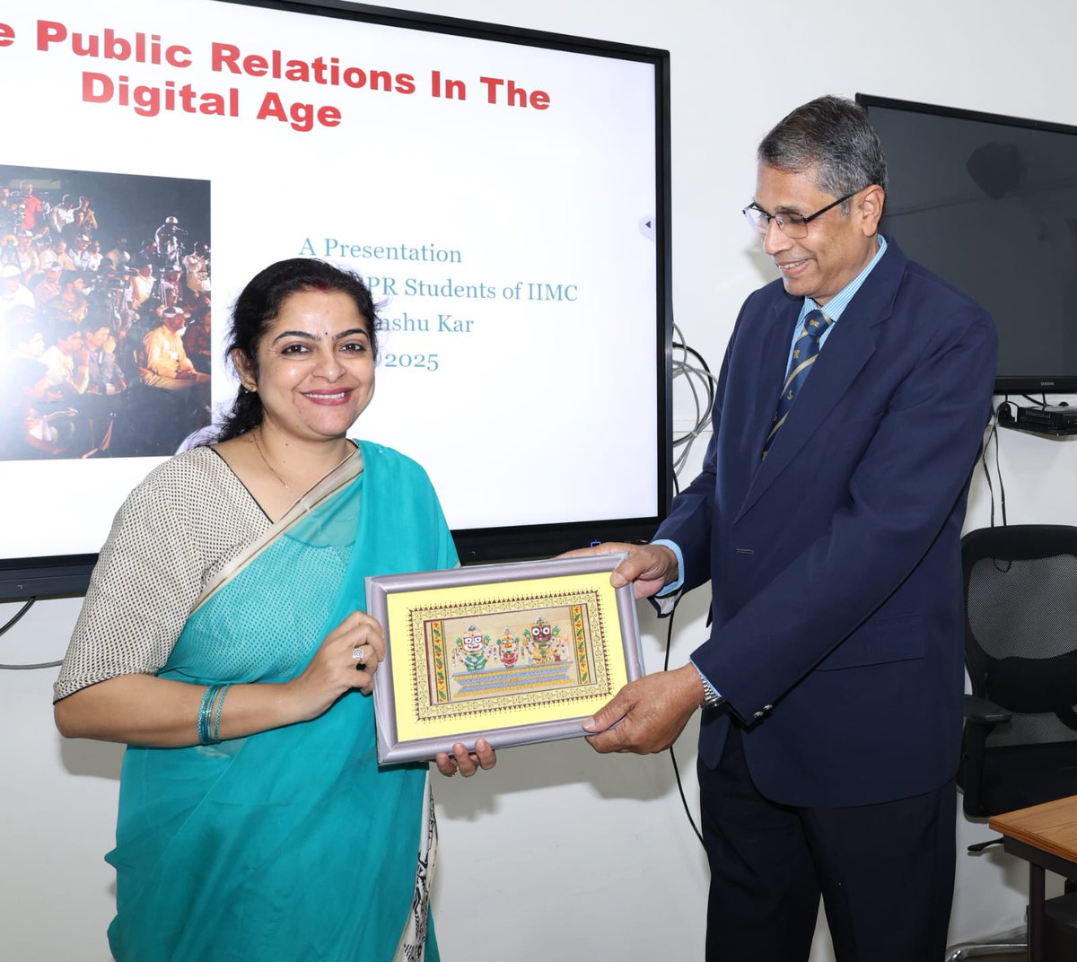 IIMC_India's tweet photo. #GovernmentCommunicationWeek- Day 4
Mr. @sitanshurkar (Former PDG, PIB) delivered an insightful session on #DefenceCommunication at the workshop, sharing his expertise on strategic communication in the defence sector. https://t.co/ljmXbafX50