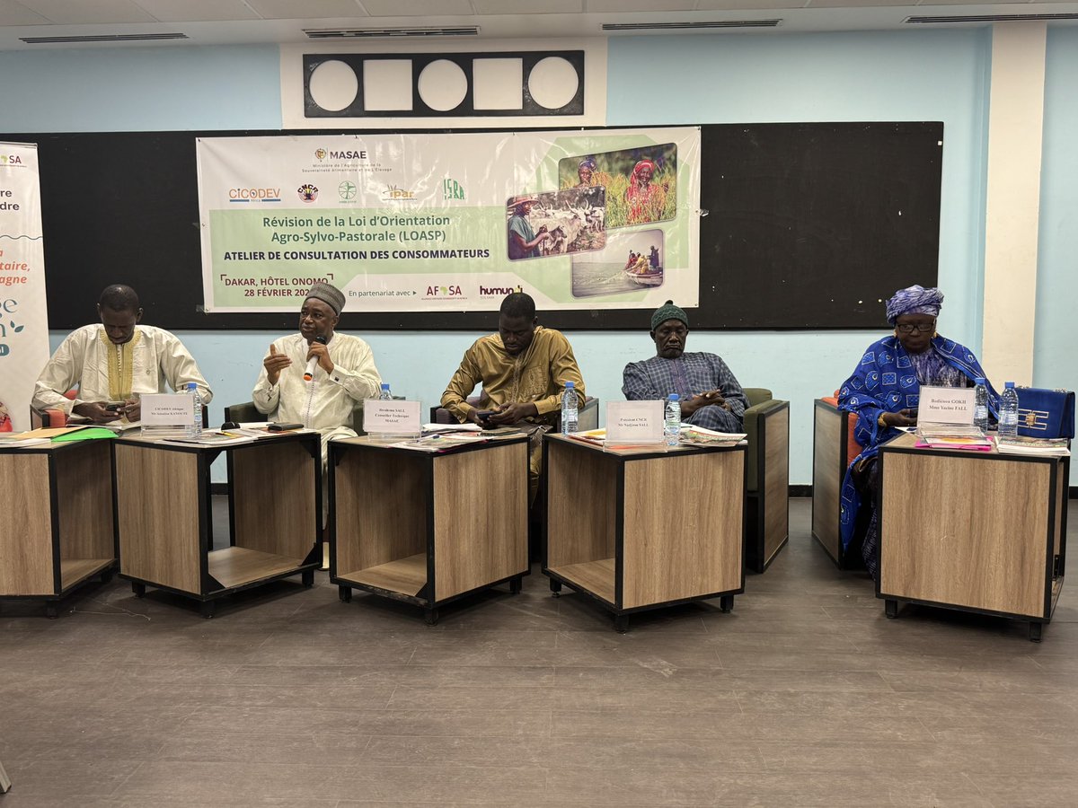 CICODEVAfrica's tweet photo. Ouverture ce matin de l’atelier de Consultation des Consommateurs qui vise à recueillir les préoccupations, recommandations et propositions des #consommateurs et autres acteurs du système alimentaire, afin de les intégrer dans la révision de la loi Agro--Sylvo-pastorale.
#LOASPH https://t.co/NrGDkKlq3s