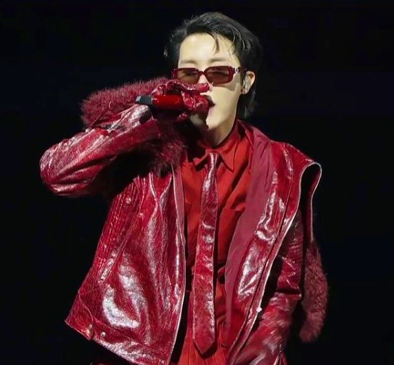 j94shope's tweet photo. I couldn’t post during the show because I didn’t want to miss a single second of it.

What a performer.
What an artist.
What a superstar.

What Hobi did on that stage tonight was absolutely INSANE. He’s on a level of his own. There’s no doubt about it.

I am SO PROUD, Hobi🥹
Keep shining. This is just the start.