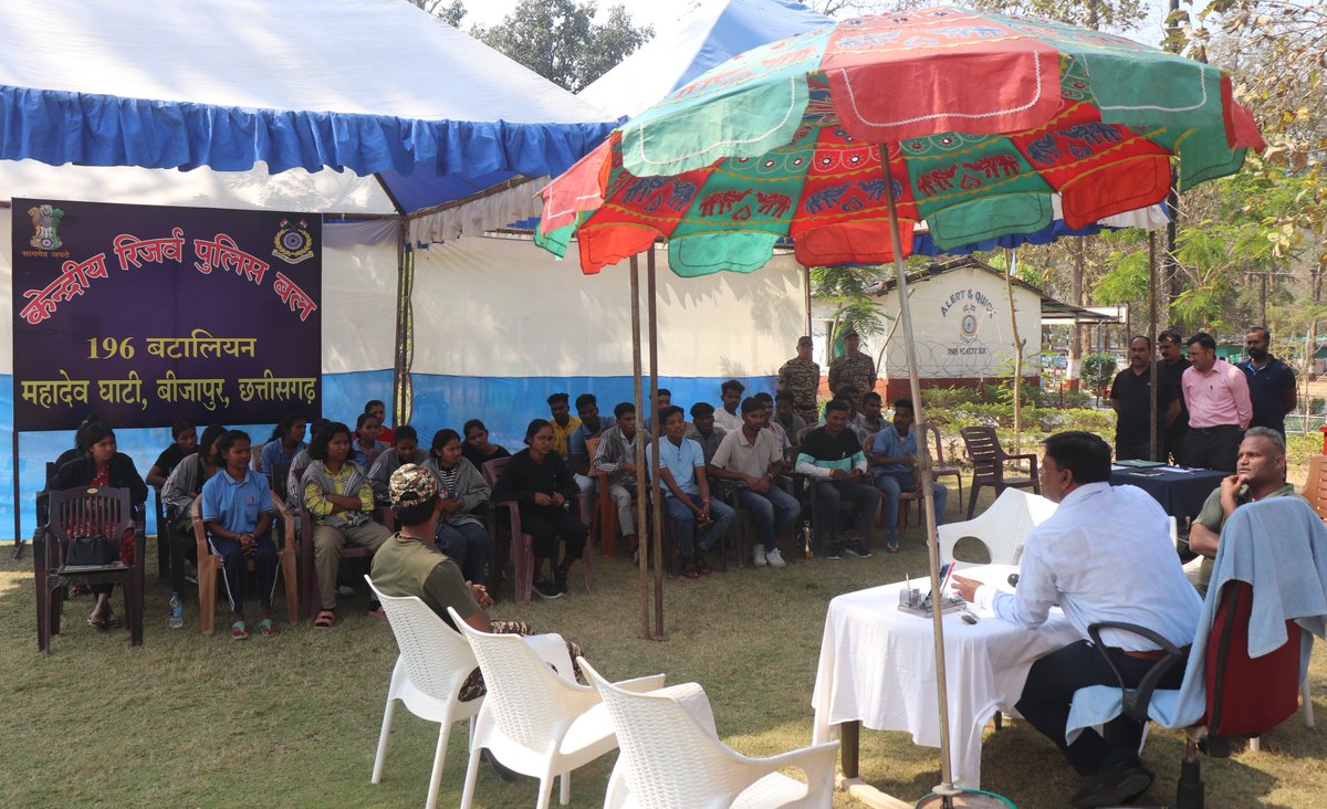196BnCRPF's tweet photo. #196BnCRPF Mahadev Ghati Bijapur Chhattisgarh
 📌 16th Tribal youth exchange program    
📌Local Adivasi students Return from Delhi tour
@crpfindia 
@CRPF_sector 
@cgsectorcrpf 
@digrangehyd 
@ops_dig https://t.co/FEIlr7O90q