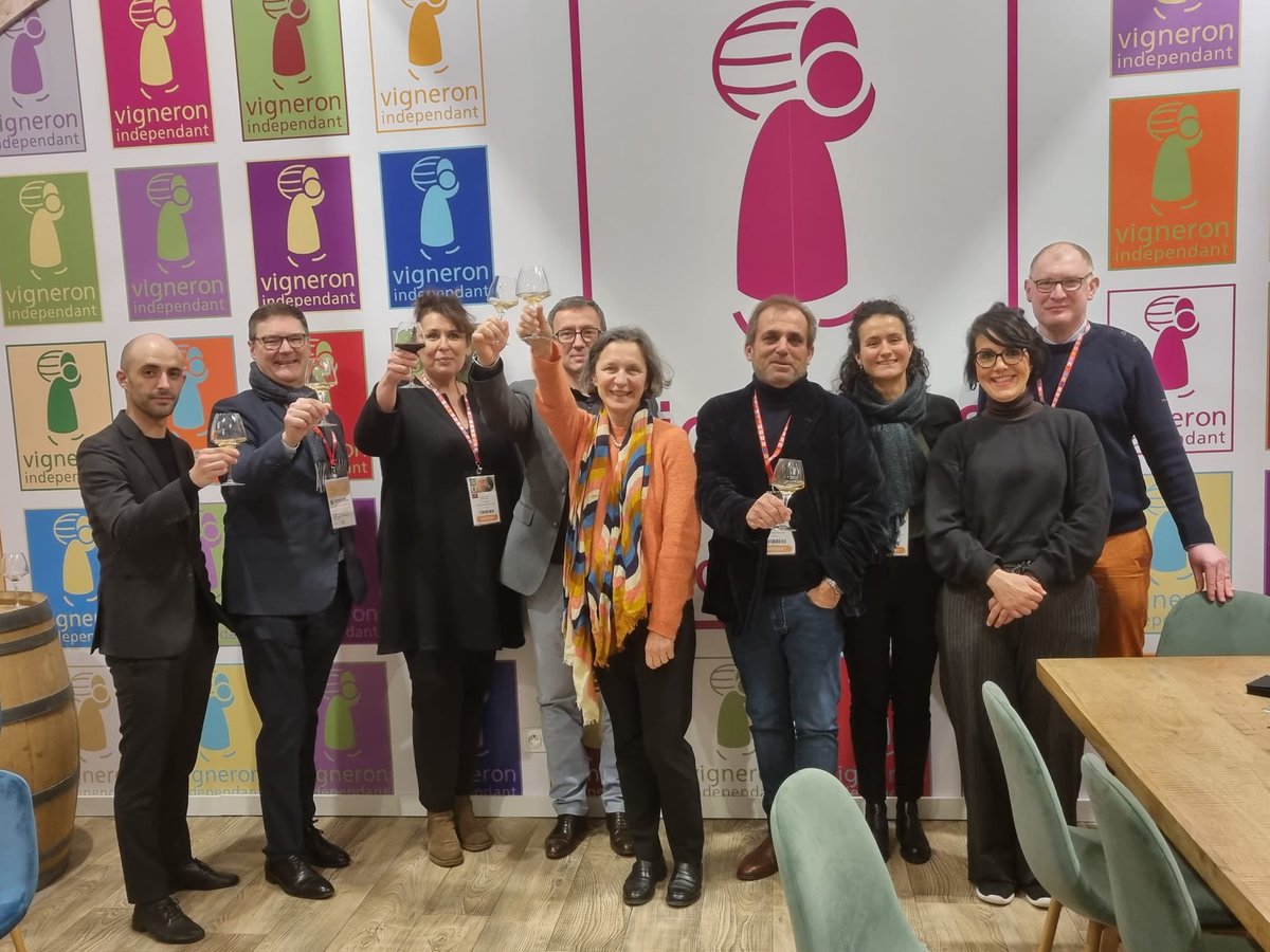 11_fabre's tweet photo. Point final d’une très belle et intense semaine au #SIA2025 ! Un tourbillon de rencontres, d’échanges et de partages qui confirment combien notre organisation, nos fédérations, notre métier sont au centre de la perf de notre filière, tant dans les territoires que pour notre pays 🇫🇷! Je suis fier de votre implication et mesure la chance qu’est la mienne d’être entouré d’élus engagés dans tous les territoires et d’une équipe administrative d’une intégrité et d’un total engagement au service des femmes et hommes @vigneronindep ! Merci beaucoup….