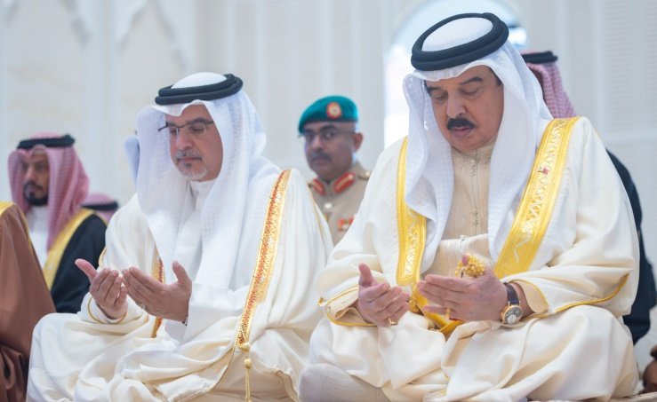 اللهم احفظ بلادنا البحرين من كل شر ومكروه وجنبنا الفتن ما ظهر منها وما بطن وجميع بلاد المسلمين واحفظ ولاة أمورنا ووفقهم لما تحبه وترضاه وارزقهم البطانة الصالحة آمين يا رب

#البحرين #دعاء