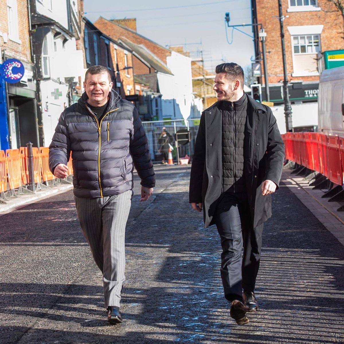 Ripon Market Place is officially back open after resurfacing works - 𝐬𝐞𝐯𝐞𝐧 𝐰𝐞𝐞𝐤𝐬 ahead of schedule ✅ 

The problematic block paving has been replaced with a more robust asphalt surface. And it looks fantastic 😊