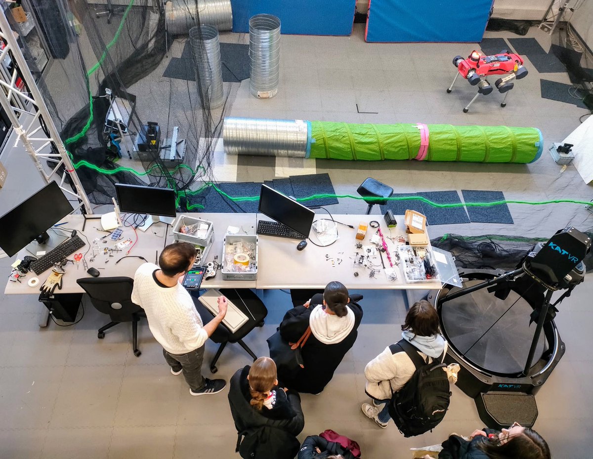 Inria_Nancy's tweet photo. 👣 [Journée Femmes &amp; Sciences] Immersion dans les laboratoires du site lorrain et à @Inria_Nancy. Direction le #CreativLab pour découvrir les recherches en #robotique  de nos équipes avec @serena_ivaldi @Inria &amp; Adrien Guenard @CNRS_Centre_Est @labo_Loria. https://t.co/qa2xFGBABN