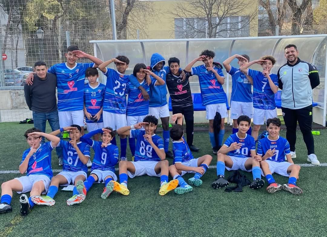 Empezamos un nuevo mes, empezamos un nuevo fin de semana, vente a animar al equipo de tu barrio.
Hazte azul, hazte del SANCRIS