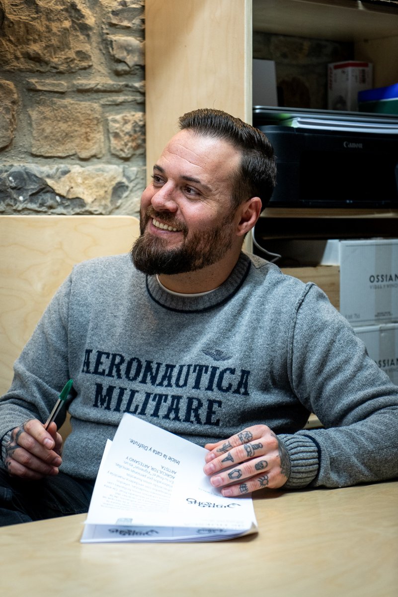 Nuestros expertos invitados sonríen, reflexionan y toman conciencia en cada degustación de la gran responsabilidad que tienen.

📷 Y mientras tanto captamos instantáneas como éstas, en las que dejan entrever emociones incontenibles en sus gestos, pasión y entusiasmo.