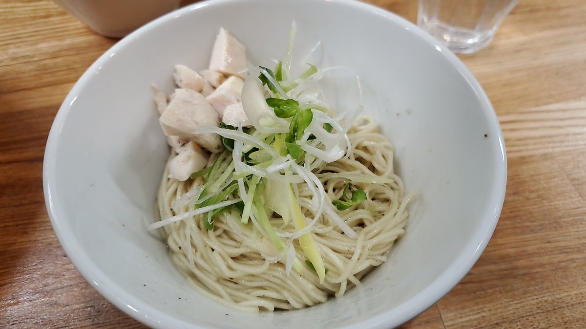 oh_chan_ace's tweet image. ⭐ガンプロコラボ限定メニュー⭐
牡蠣MAZERU～(醤油)+ポルチーニオイルの和え玉@亀戸ジンジャーヌードル
牡蠣はカキフライしか食べない自分が美味しく食べれたくらい旨かった。
粉チーズと胡椒で味変すると更に旨さ倍増。
和え玉投入で更に旨い。
ご馳走さまでした！
#GunPro