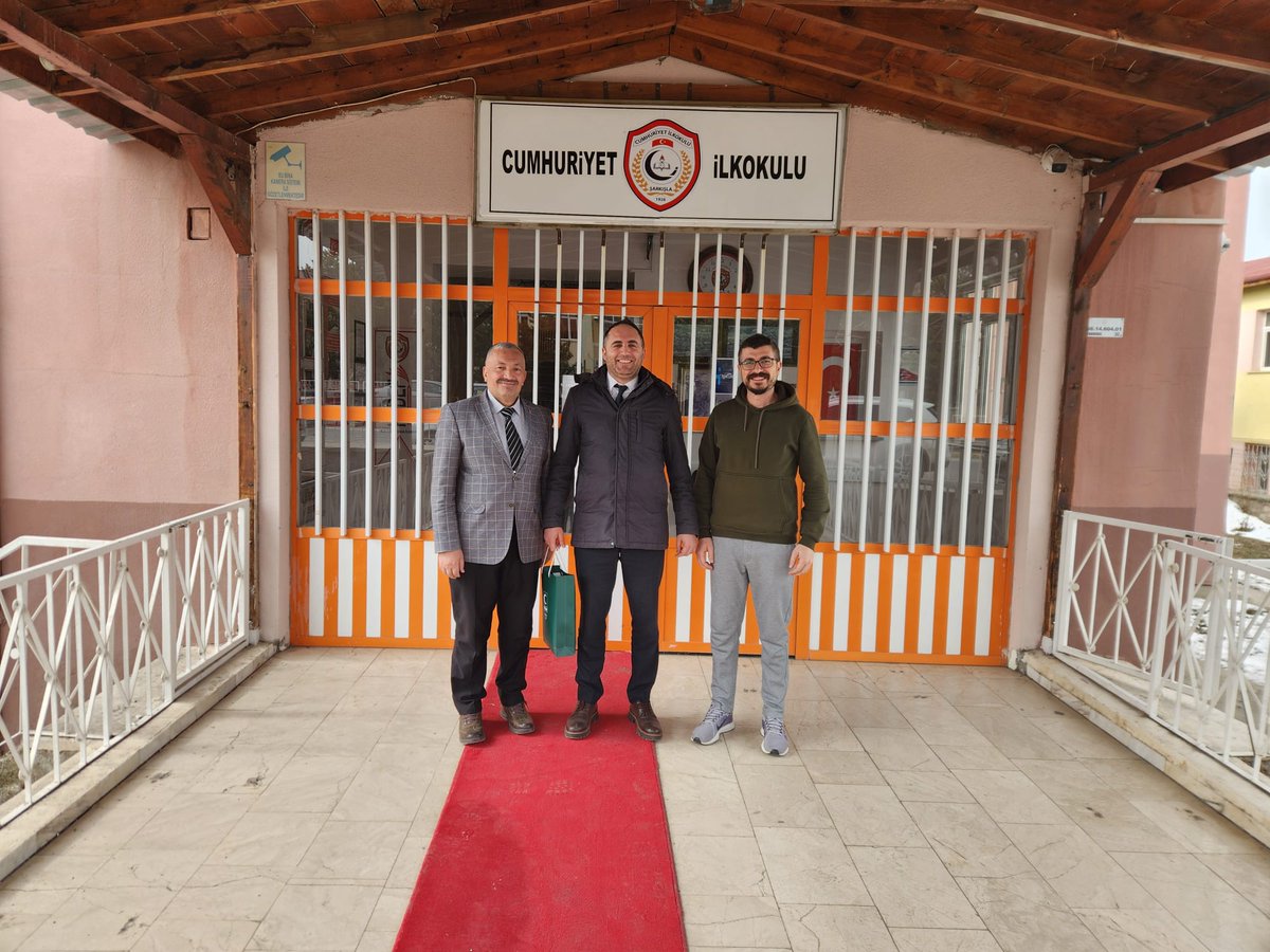 Milli Eğitim Şube Müdürümüz ve Şarkışla Yeşilay İlçe Başkanımız Sayın Mümin Yılmaz ve 15 Temmuz Milli İrade İmam-hatip Orta Okulu Rehber Ogretmeni Songül Çinar okulumuzda Bağımlılıkla Mücadele ve Yeşilay ile ilgili bilgilendirme eğitimi vermişlerdir. Kendilerine teşekkür ediyoruz