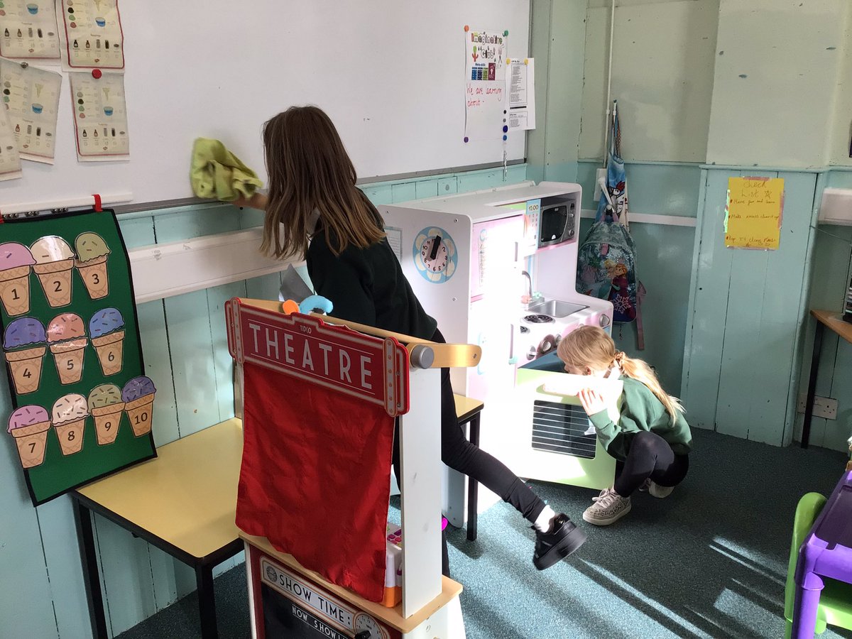 Crathie_School's tweet photo. Some lovely play this week. The older pupils decided the cafe was too messy, so tidied it up, labelled everything and trained the younger pupils to use it.  #article31 #collaborating #criticalthinking #playforallages https://t.co/04yqSxflWL