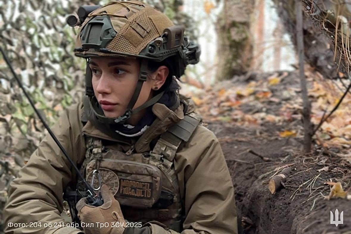 DefenceU's tweet image. Every Ukrainian soldier is someone’s son, daughter, loved one or friend. They fight for what they hold dear. But most importantly they fight for the future of freedom and democracy.

📷: 241st TDF Brigade