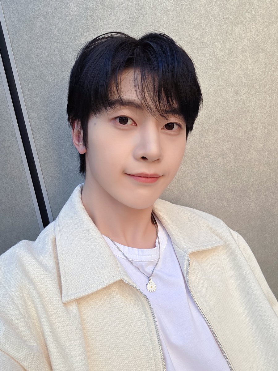 ZB1_official tweet picture