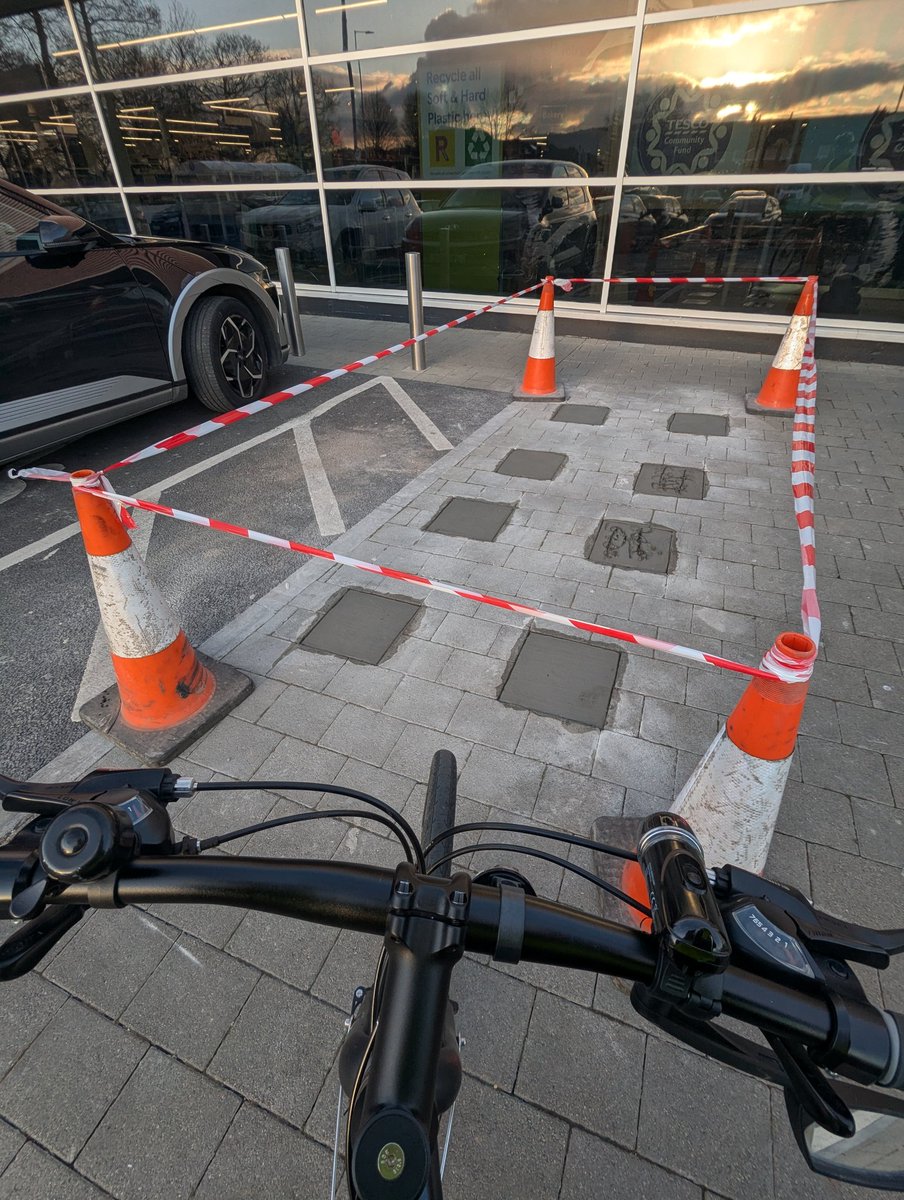 My local <a href="/TescoIrl/">Tesco Ireland</a> Ballybrack has removed the cycle locking bars, where are we to lock our bikes now?

<a href="/dlrcycling/">DLR Cycling</a> <a href="/SouthDubCycling/">South Dublin Cycling</a> <a href="/SafeCyclingEire/">Safe Cycling Ireland 🇮🇪</a> <a href="/Cyclingnewsfeed/">Cyclingnews</a>
