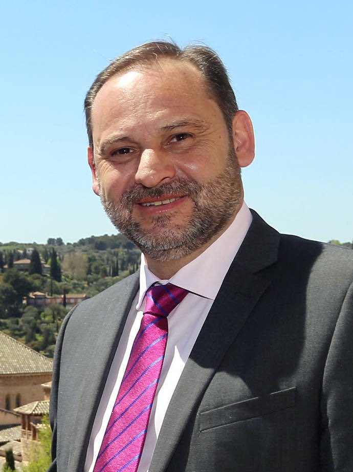 harryelsocio's tweet image. Los dos se llaman José Luis, pero sólo uno de ellos es un señor.