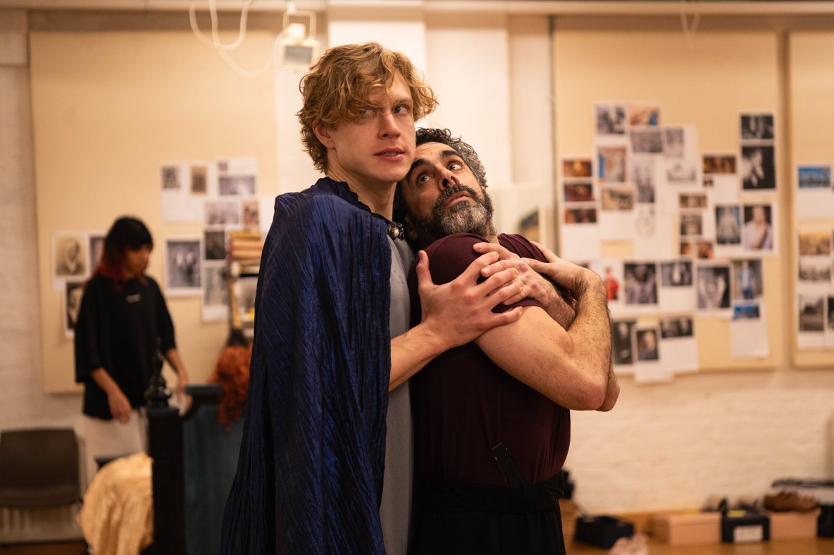 Menier Chocolate Factory (@menchocfactory) on Twitter photo Sink your teeth into some delicious REHEARSAL SHOTS from the <a href="/draculacomedy/">Dracula Comedy</a> rehearsal room - first preview is just over a week away...!🦇
🎟️bit.ly/dracula-comedy… Sink your teeth into some delicious REHEARSAL SHOTS from the <a href="/draculacomedy/">Dracula Comedy</a> rehearsal room - first preview is just over a week away...!🦇
🎟️bit.ly/dracula-comedy…