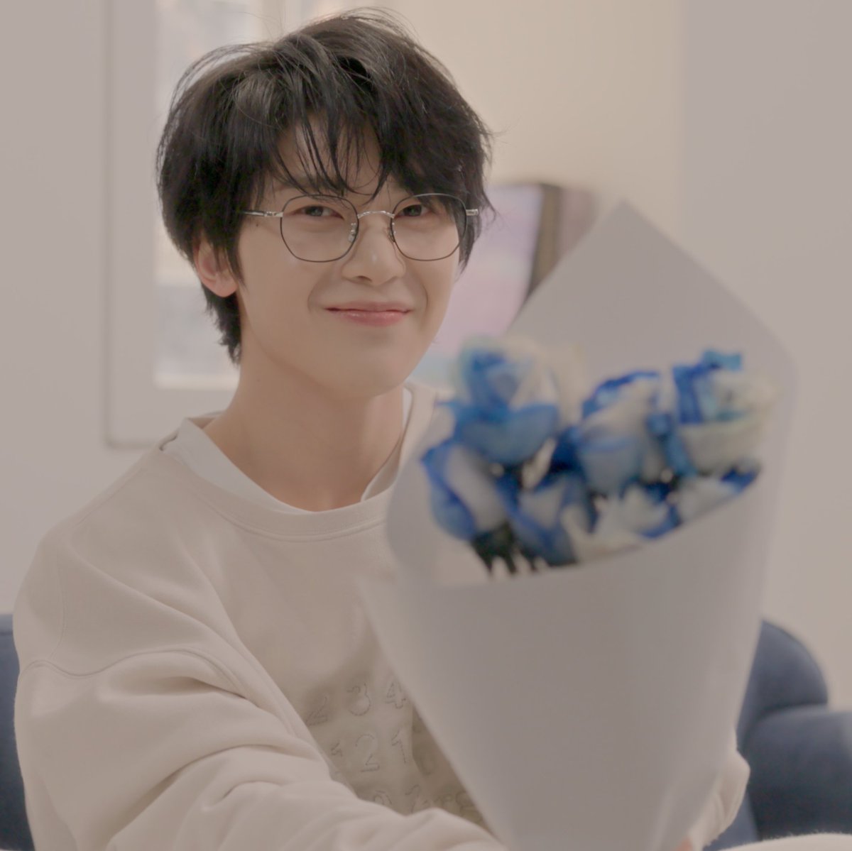 dingo_official's tweet photo. #비포슬립 네 번째 주인공은 제로베이스원 석매튜 님입니다 🌙✨

다음 주 월요일부터 5일간 
매튜 님의 감미로운 영어 낭독과 함께
하루를 편안하게 마무리해 보세요. 🎧💛

{비포슬립 매튜 편}
📅 3월 3일(월) 밤 11시 첫 공개!

#비포슬립 #제로베이스원 #석매튜 
#ZEROBASEONE #before_sleep https://t.co/z1y1HRv7ZK
