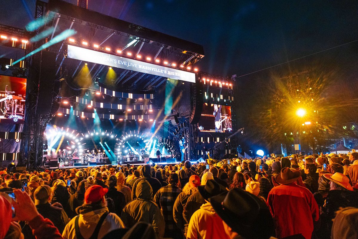 Robelighting's tweet photo. When Nashville staged “Jack Daniel’s New Year’s Eve Live: Nashville’s Big Bash”, Robert W. Peterson of Real World Lighting created an eye-popping lighting/production design using @Robelighting #iFORTE LTX, #iFORTE, #iSpiider, #Tarrantula &amp; #LEDBeam350 supplied by @Solotech_Inc. https://t.co/Np0fYqESHv