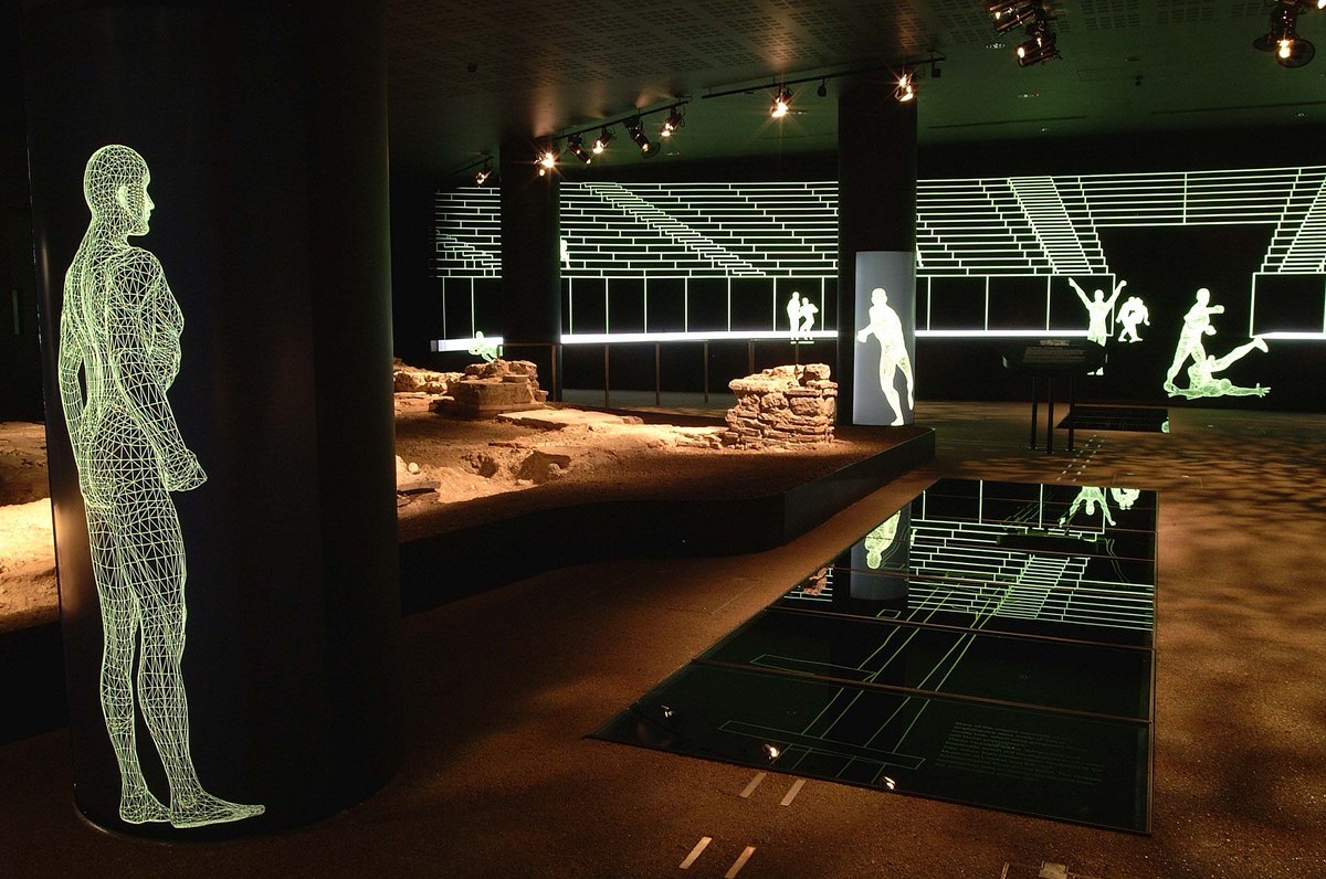 Plans for the weekend? How about climbing to the top of <a href="/The_Monument/">The Monument</a> for views of London's skyline and the Thames or a visit to <a href="/BarbicanCentre/">Barbican Centre</a> to enjoy some music, art, or theatre. At <a href="/GuildhallArt/">Guildhall Art Gallery</a>, admission to the permanent #exhibition and the remains of London's Roman