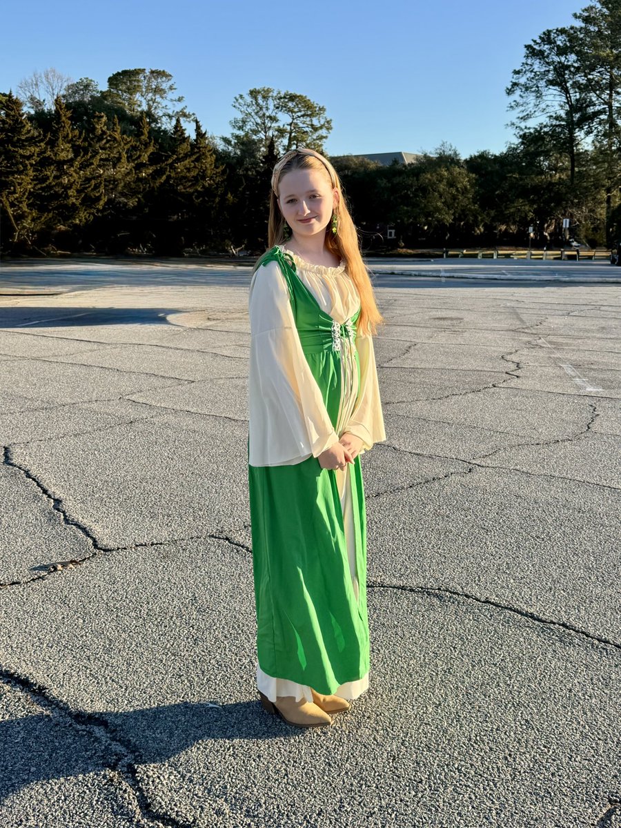 PAmotherrunner's tweet image. In Savannah for #ModelUN with this beauty from Ireland 🍀 #howfitting #ProudIrishMama