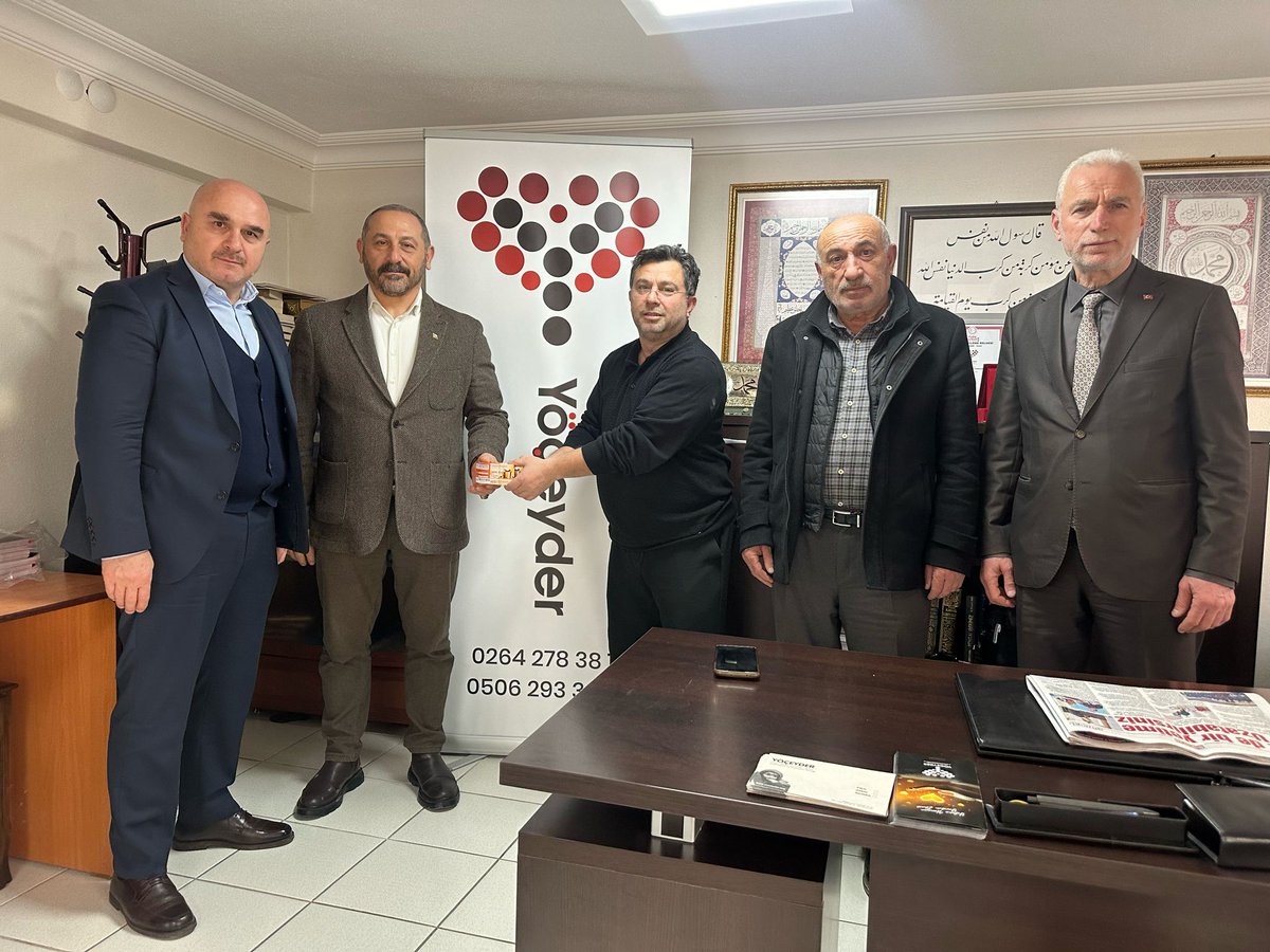 Sakarya Müteahhitler Birliği olarak;‘Paylaşınca çoğalır" sloganıyla geleneksel hale getirdiğimiz alışveriş çeklerini ihtiyaç sahiplerine iletilmek üzere Ramazan ayı öncesi YÖÇEYDER’e teslim ettik.
Sakarya Müteahhitler Birliği 
Yönetim Kurulu Adına 
Başkan Murat BAYRAK