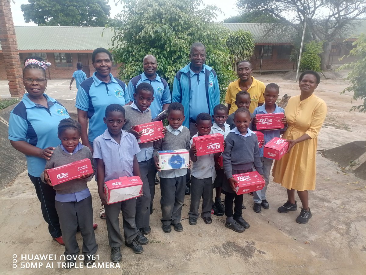 Handover School shoes at Mpheni village name of School Tshimonela primary school

Principal Name Thavhiwa T. N

<a href="/biphakathi/">BI Phakathi</a>
<a href="/batu_uk/">Batu</a>
