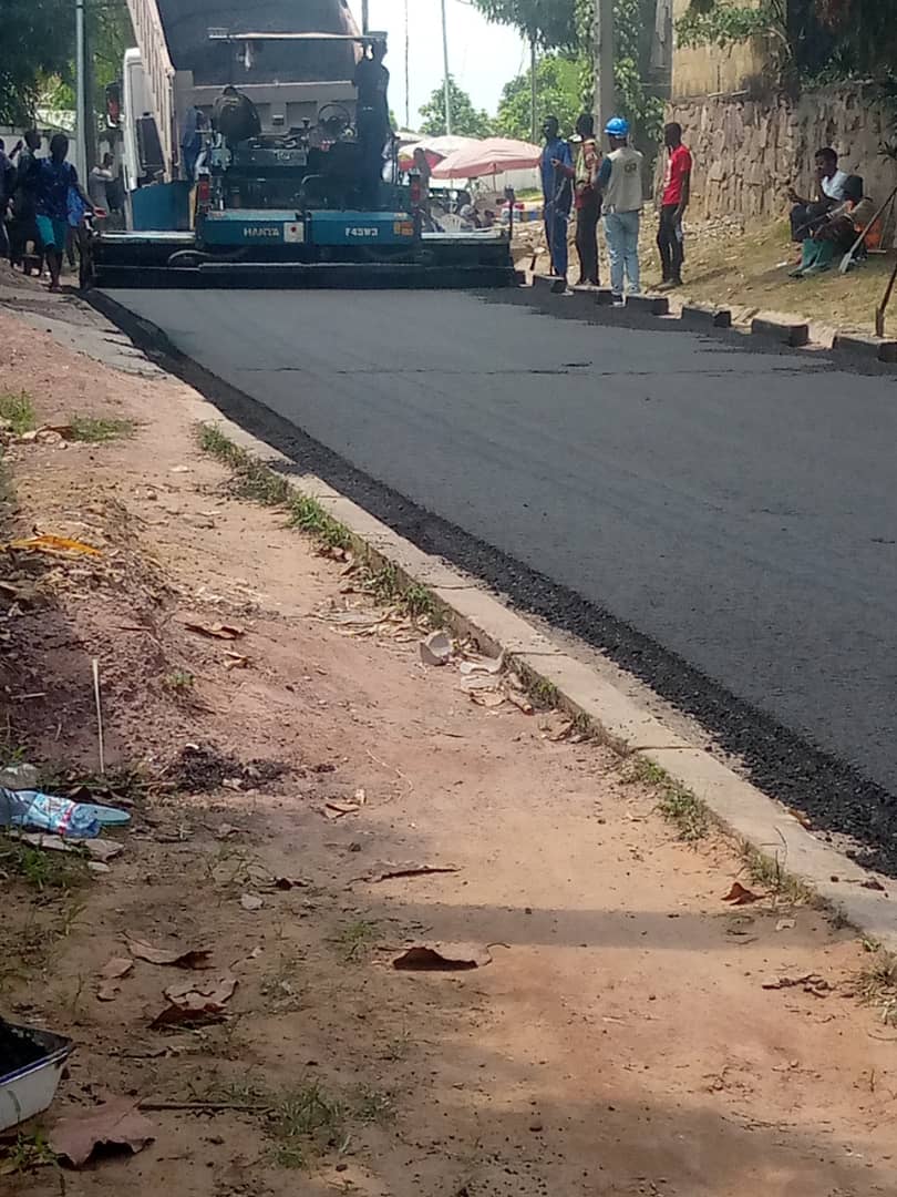 R. W I N N E R 📣 (@rollandwinner) on Twitter photo Les habitants de la cité Mama Mobutu se sont organisés pour asphalte eux mêmes leurs routes. #Kinshasa <a href="/IsralMutombo11/">Israël Mutombo</a> <a href="/daniel_bumba_01/">Daniel bumba lubaki</a> Les habitants de la cité Mama Mobutu se sont organisés pour asphalte eux mêmes leurs routes. #Kinshasa <a href="/IsralMutombo11/">Israël Mutombo</a> <a href="/daniel_bumba_01/">Daniel bumba lubaki</a>