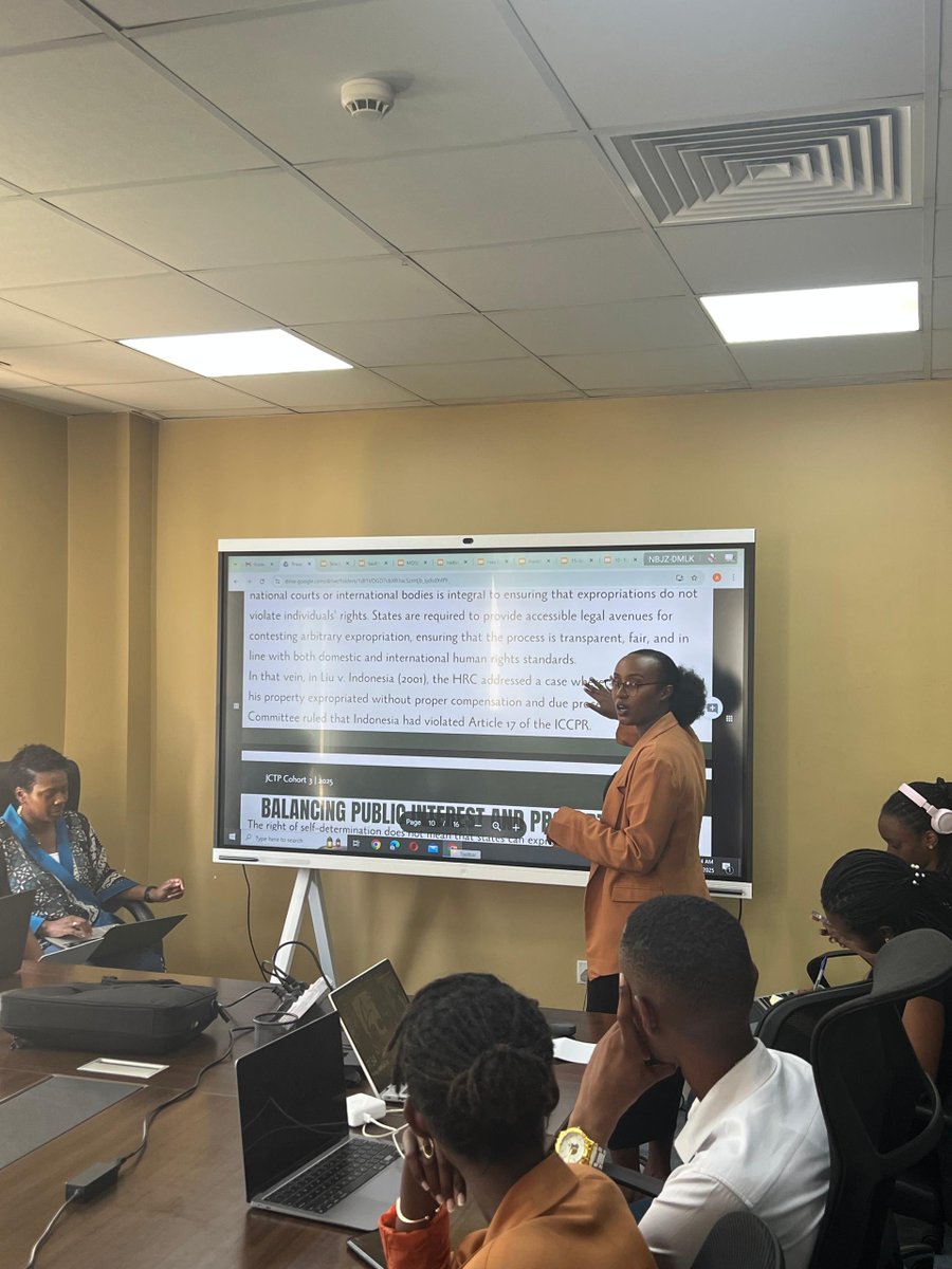 law_innovation_'s tweet photo. Today at JCTP, participants showcased their knowledge on diverse topics,boosting their confidence, refining their presentation skills & enhancing their problem-solving abilities. These students received valuable corrections from facilitators sharpening their legal reasoning #JCTP https://t.co/WJKWC9kYih