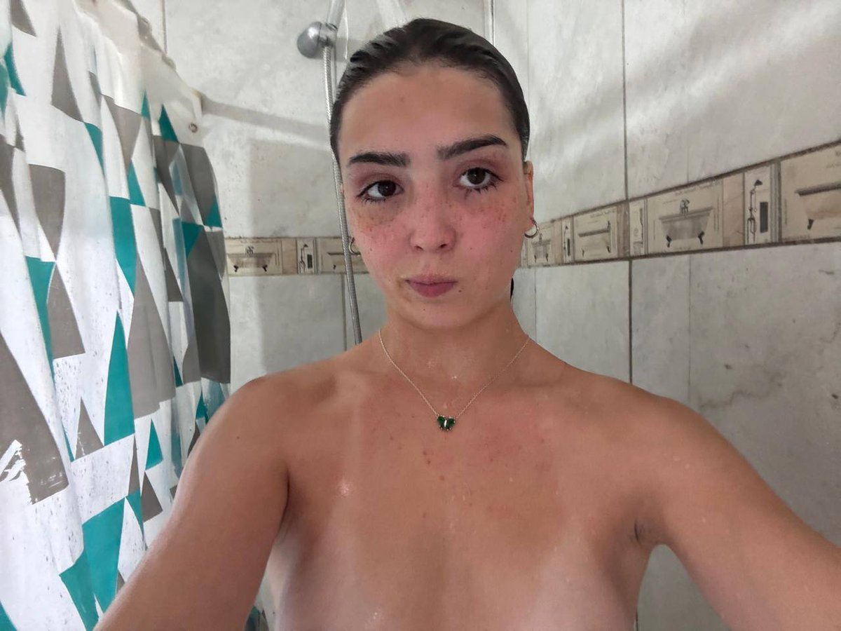 18yoangel's tweet photo. #Onlyfans 18F I get mocked around and bullied in school, especially the girls because of my freckles and looks but mainly because of my weight, am I actually flat like a boy for a 116 LBS girl? because I get called a boy due to me being flat but I try my best to gain weight. https://t.co/Jn2Sg50Zt2