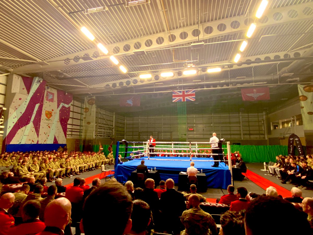 RJS1321's tweet photo. 2 PARA boxing night 

Another excellent display from the boxers of the mighty 2 Para!

Duke of Lancasters boxing 🥊 🥊 🥊 

The Parachute Regiment 🥊🥊🥊🥊🥊🥊

#TheParachuteRegiment
#ReadyForAnything https://t.co/cQbfh8UJJJ