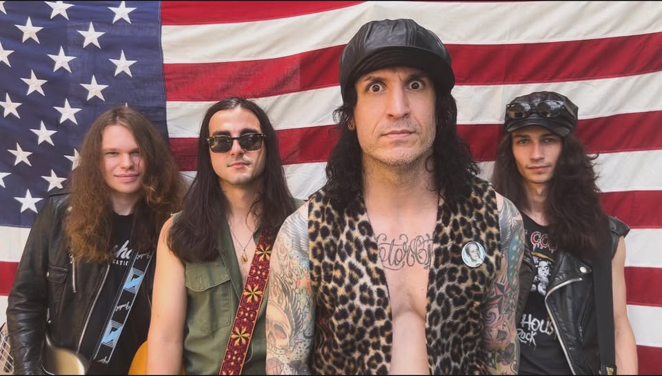 Drum Hero
Tommy´s RockTrip
Tommy Clufetos tocó con Alice Cooper, Ted Nugent, Rob Zombie para luego formar parte de la banda de Ozzy y consecuentemente terminó como batero de los Sabbath, rock and roll crudo, medio jevi del bueno, para peludear un poco