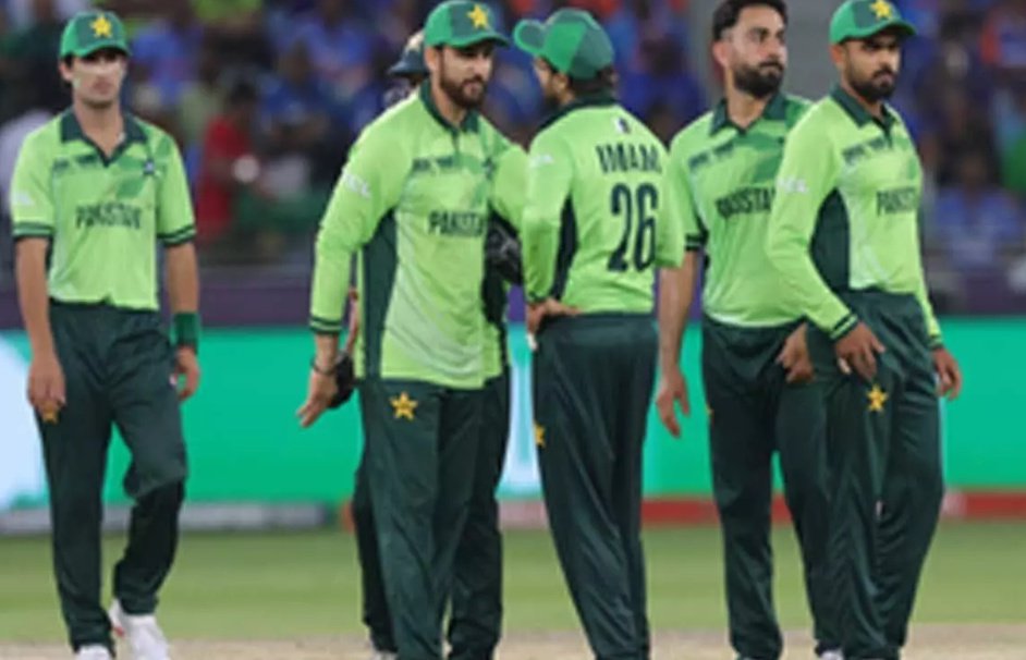 NewsAlgebraIND's tweet photo. BIG BREAKING NEWS 🚨 B0mb blast in Pakistan amidst Champions Trophy Match.

At Least 5 Killed, Several Injured in Blast at Pro-Taliban Seminary Near Peshawar.

All Players of all countries are worried.

Due to security reasons only, India refused to play in Pakistan and its matches in the tournament have been moved to Dubai.