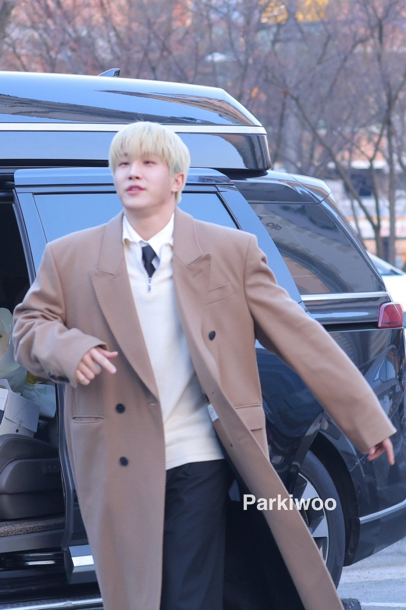 kiwilee0213's tweet photo. 🧥long coat really handsome
250228 
#JINJIN #진진 #박진우 https://t.co/O4NhiGfWLm