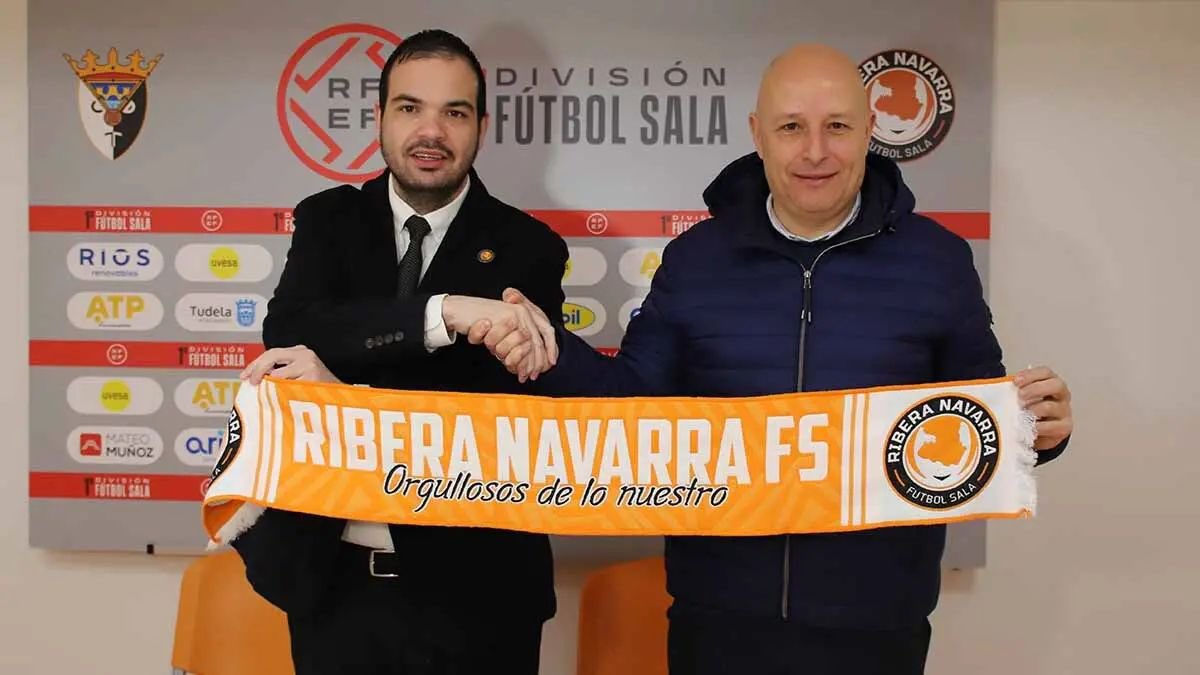 DZAMORANOV's tweet photo. 😃🧡 Tras varios días de trabajo, estoy muy feliz de poder anunciar que soy nuevo entrenador de @RiberaNavarraFS. Un paso importante en mi carrera con mucha responsabilidad. Desde ya con la mente puesta en lograr el objetivo. Agradecer al club la confianza puesta en mí. ⬇️ https://t.co/xdZKG8C9Rc