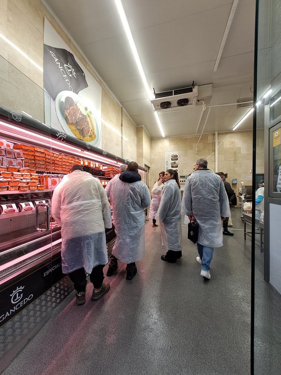 ➡Recibimos la visita de una delegación de empresas importadoras, procedentes de varios países.
👉Han venido a conocer la oferta única y el servicio del #MercadoCarnes referente de Europa
🔝Misión comercial impulsada por <a href="/Provacuno/">PROVACUNO</a>
y la oficina de #AcciónExterior #mercamadrid