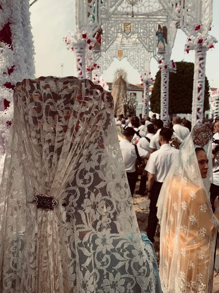 HdadConsolacion's tweet photo. #DíadeAndalucía
Tenemos la suerte de que la historia de nuestra corporación y de la devoción a nuestra Madre de Consolación encuentren su raíz en la tierra de la luz, del color y del amor, en la que las “cosas de Dios” se viven de modo especial.

¡Feliz día de #Andalucía! https://t.co/c2EBColUus