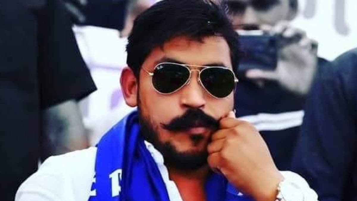 Rahul Bhiyanja ji (@rahulbhiyanja1) on Twitter photo आज मथुरा में <a href="/AzadSamajParty/">Aazad Samaj Party - Kanshi Ram</a> प्रमुख नगीना सांसद बड़े भैया चंद्रशेखर आजाद जी के काफिले पर जो जातिवादी मानसिकता के लोगों द्वारा जो पथराव किया गया, वो कही न कही <a href="/Uppolice/">UP POLICE</a> की नाकामयाबी को दर्शाता है।
जहां नेता सुरक्षित नहीं हे वहां जनता की क्या हालात होंगे ।
<a href="/BhimArmyChief/">Chandra Shekhar Aazad</a> आज मथुरा में <a href="/AzadSamajParty/">Aazad Samaj Party - Kanshi Ram</a> प्रमुख नगीना सांसद बड़े भैया चंद्रशेखर आजाद जी के काफिले पर जो जातिवादी मानसिकता के लोगों द्वारा जो पथराव किया गया, वो कही न कही <a href="/Uppolice/">UP POLICE</a> की नाकामयाबी को दर्शाता है।
जहां नेता सुरक्षित नहीं हे वहां जनता की क्या हालात होंगे ।
<a href="/BhimArmyChief/">Chandra Shekhar Aazad</a>